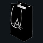 Sacola Para Presentes Pequena Black Silver Modern Script Girly Monographic Name<br><div class="desc">Nome do Monograma Simples de Script Preto e Prateado - Saco do Presente. Isto faz o doce e perfeito presente de 16 anos,  casamento,  chá de panela,  aniversário,  chá de fraldas ou festa de solteira para alguém que ama luxo de glama e estilos quíticos.</div>