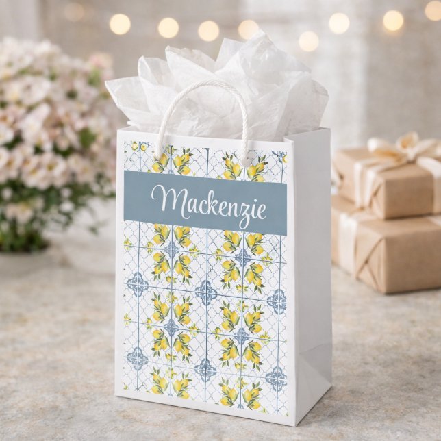 Sacola Para Presentes Pequena Blue Tile French Country Lemon Name Monogram (Criador carregado)