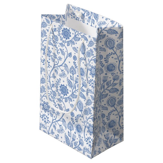 Sacola Para Presentes Pequena Blue White Floral Botanical Pattern Boho Whimsical (Frente inclinada)