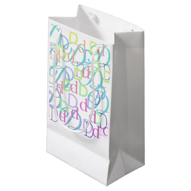 Sacola Para Presentes Pequena Confete de Letra "D" (Frente inclinada)
