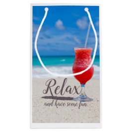 Sacola Para Presentes Pequena Daiquiri de Morango Congelado na Praia de Areia Az