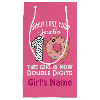 Sacola Para Presentes Pequena Esta garota agora tem dois dígitos na Rosquinha de