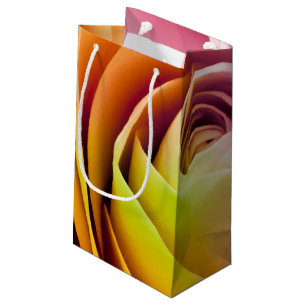 Sacola Para Presentes Pequena Feche acima das pétalas cor-de-rosa coloridas
