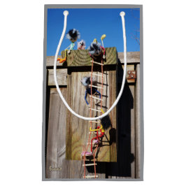 Sacola Para Presentes Pequena Fubby's in vogelhuisje met touwladder.