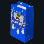 Sacola Para Presentes Pequena Gift Bag Christmas Snowman<br><div class="desc">Gift Bag Algo para todos oferece sacos personalizados de presentes, especialmente para você desenhado para expressar as belas palavras para o seu amado. Este saco de presentes de na moda único trará um sorriso aos seus entes queridos. Enquanto vocês já estão aqui, talvez queiram ver outros itens relacionados ao banheiro,...</div>