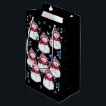 Sacola Para Presentes Pequena Gift Bag Christmas Snowman<br><div class="desc">Gift Bag Algo para todos oferece sacos personalizados de presentes, especialmente para você desenhado para expressar as belas palavras para o seu amado. Este saco de presentes de na moda único trará um sorriso aos seus entes queridos. Enquanto vocês já estão aqui, talvez queiram ver outros itens relacionados ao banheiro,...</div>