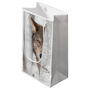 Sacola Para Presentes Pequena Lobo cinzento (lúpus de Canis) atrás da árvore