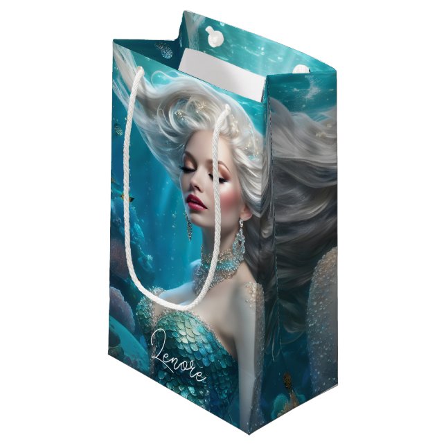 Sacola Para Presentes Pequena Mermaid Silver Hair Turquoise Ocean (Frente inclinada)