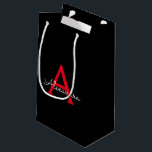 Sacola Para Presentes Pequena Nome com Monograma de Letra Red Black Script Girly<br><div class="desc">Saca de presente com monograma de letra simples preta e vermelha. Isso torna a bolsa de presente perfeita para aniversário de 16 anos,  casamento,  chá de noiva,  aniversário de casamento,  chá de bebê ou festa de despedida de solteira para alguém que ama luxo e estilos chiques.</div>