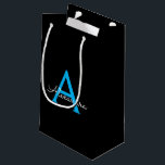 Sacola Para Presentes Pequena Nome do Monograma Girly de Script Preto Azul<br><div class="desc">Nome do Monograma Simples Preto e Azul - Saco do Presente. Isto faz o doce e perfeito presente de 16 anos,  casamento,  chá de panela,  aniversário,  chá de fraldas ou festa de solteira para alguém que ama luxo de glama e estilos quíticos.</div>