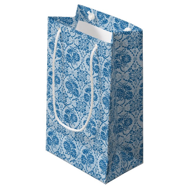 Sacola Para Presentes Pequena Padrão de Lace Faux Floral Azul do Indigo Personal (Frente inclinada)
