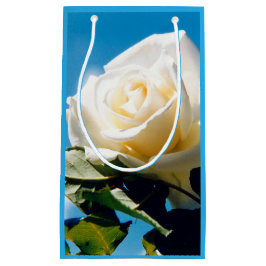 Sacola Para Presentes Pequena Rosa branca sob o céu azul