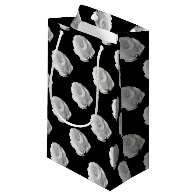 Sacola Para Presentes Pequena rosa branco sobre fundo preto (Frente inclinada)