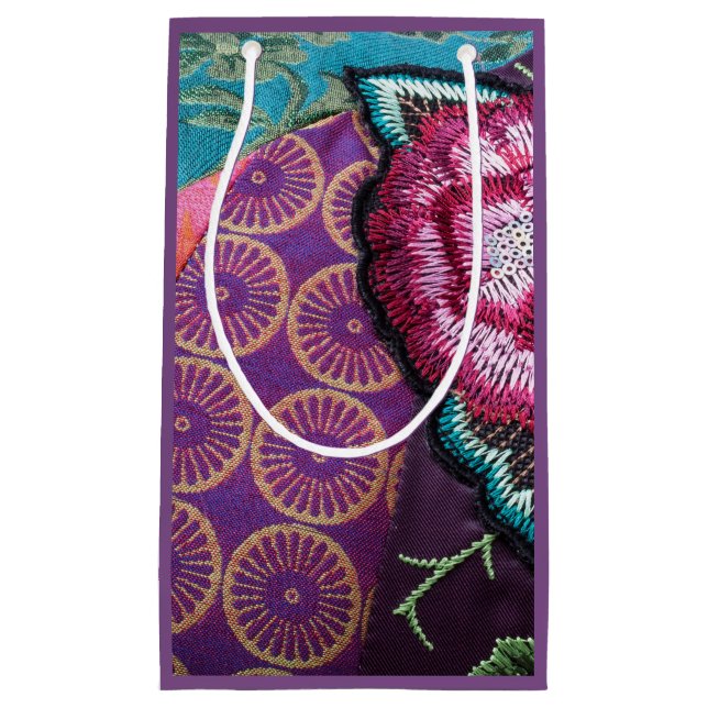 Sacola Para Presentes Pequena Rosa de flor bordado olhar bócio púrpura (Frente)