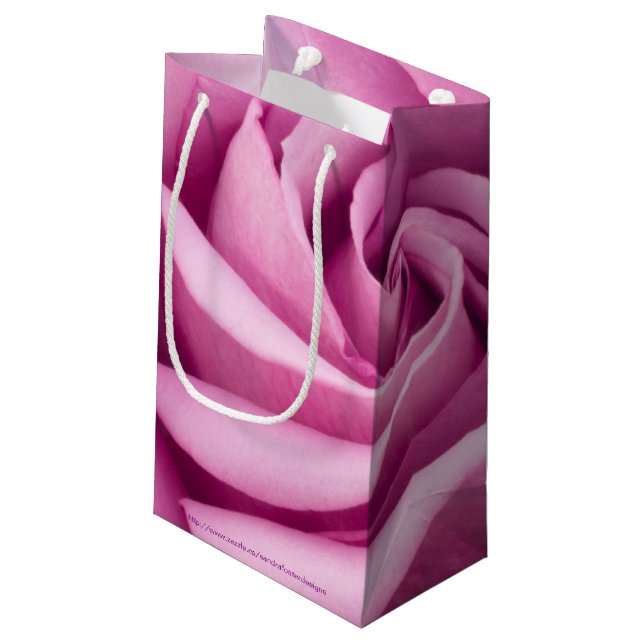 Sacola Para Presentes Pequena Rosa Rosa Dobrada à Perfeição (Verso inclinado)