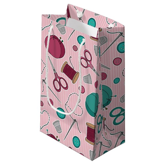 Sacola Para Presentes Pequena Rosa temático Sewing bonito do teste padrão (Frente inclinada)