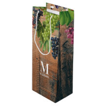 Monograma de Madeira e Uvas de Vinha Rústica