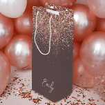 Sacola Para Vinho Terracotta Rosa Dourado Blush Link Monograma com L<br><div class="desc">Terracotta e Rosa Dourado - Saco Glitter de Nome Gift Bag do Script Glitter Cor-de-Rosa Esbranquiçada. Isto faz o doce e perfeito presente de 16 anos,  casamento,  chá de panela,  aniversário,  chá de fraldas ou festa de solteira para alguém que ama luxo de glama e estilos quíticos.</div>