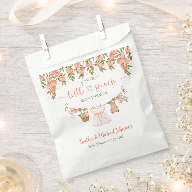 Sacolinha A Sweet Little Peach Clothesline Girl Baby Shower (Cortado)