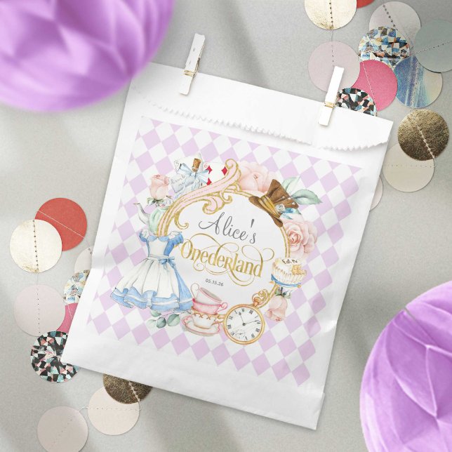 Sacolinha Alice roxa Onederland, snacks primeiros aniversari (Purple, Alice Onederland, girl 1st birthday favor bags.)