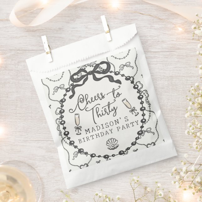 Sacolinha Aniversário do Arco de coquetes pretos para Pérola (Cortado)