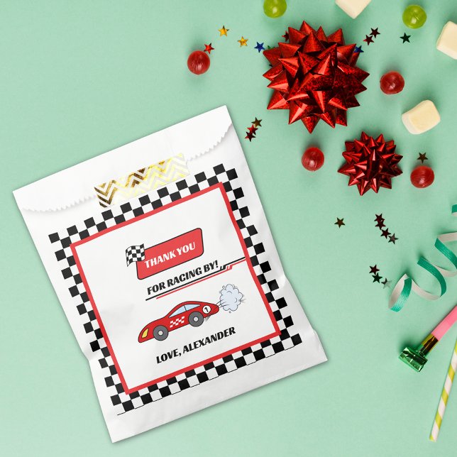 Sacolinha Aniversário do moço do mote de um retro vermelho r (Criador carregado)