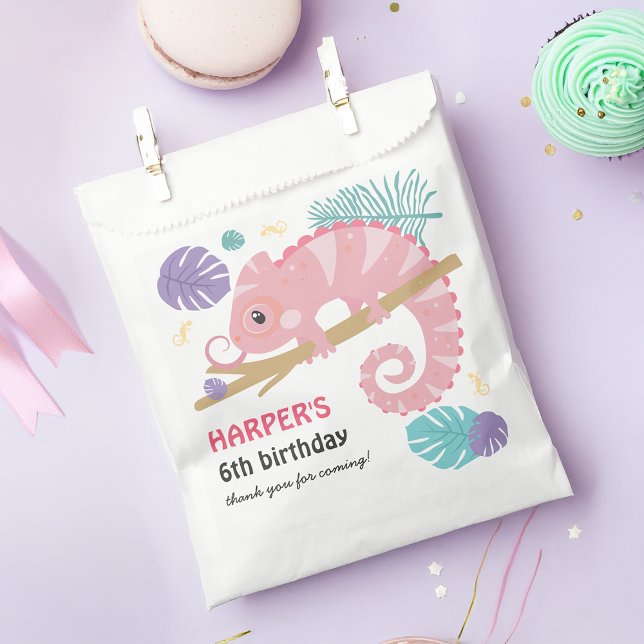 Sacolinha Aniversário do Réptil da Rapariga do Scales and Ta (You'll be “swamped” for guests with our scales and tails girl's reptile birthday party supplies! )
