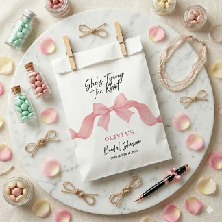 Sacolinha Arco Fofo Rosa Ela Está Amarrando o Nó Chá de Noiv