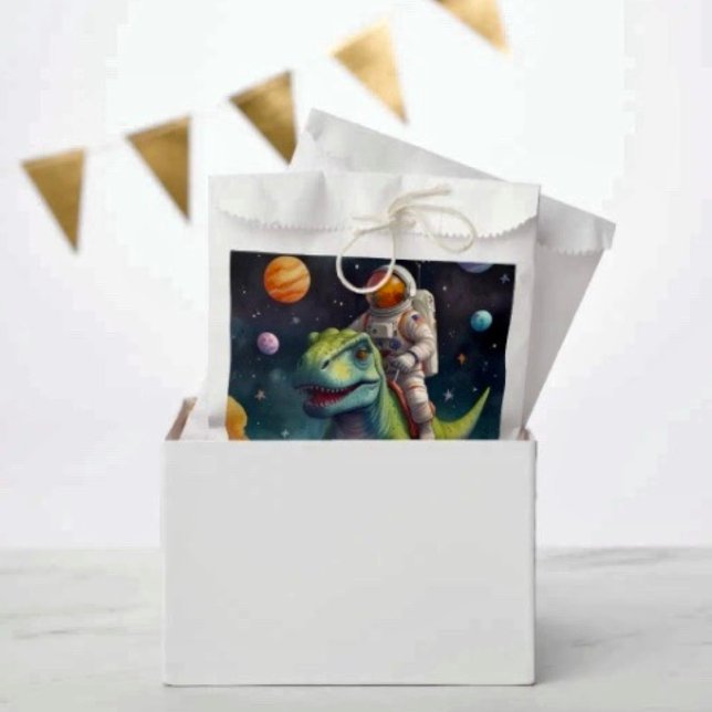Sacolinha Astronauta no Dino no Espaço (Favor Bag Dimensions: 5.75”x8” sold in sets of 50. 
)