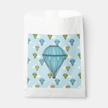 Balões de ar quente céu azul e verde