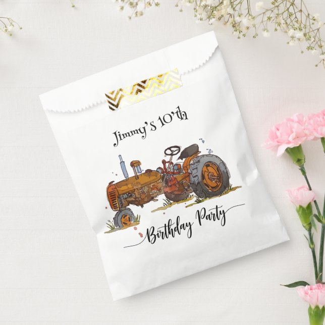 Sacolinha Boys birthday party with antique tractor design (Selado)
