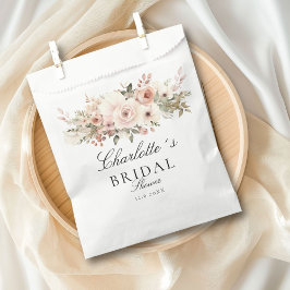 Sacolinha Buquê de flores pastéis elegante para Chá de Noiva