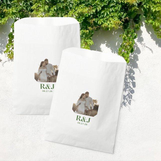 Sacolinha Casal De Casamento Adicionar Foto Monograma Verde (Wedding Couple Add Photo Green Monogram Favor Bags)