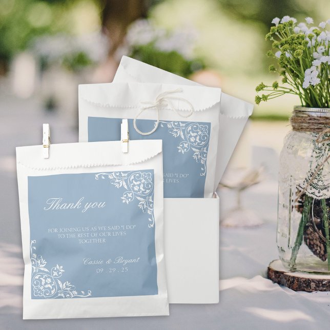 Sacolinha Casamento Branco e Azul Elegante Obrigado (elegant dusty blue and white wedding favor bags for bridal party or thank you gifts for guests)