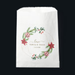Sacolinha Casamento de Natal de Winter Poinsettia Pine Berry<br><div class="desc">Design elegante e único com galhos de pinheiro de cor d'água,  bagas,  bolas de Natal,  arranjo de mãos douradas como uma coroa de férias de inverno em branco. Use a ferramenta Personalizar para adicionar suas informações. Para mais ideias,  visite minha Coleção de Feriados de Mãos Douradas.</div>