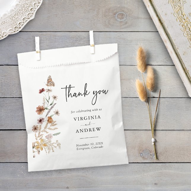 Sacolinha Casamento Floral Boho (White Boho Floral Wedding Favor Thank You Bag with Butterfly by Painted Paperie
)