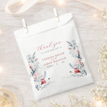 Sacolinha Casamento Floral De Flor Vermelho E Azul Obrigado<br><div class="desc">A bolsa de favores apresenta um charmoso design floral com flores vermelhas e azuis. O texto diz "Obrigado por comemorar conosco", seguido do nome do casal e da data do evento. Esta bolsa de favores elegante é perfeita para casamentos, oferecendo uma forma sofisticada de visitas a obrigados. Ideal para casais...</div>