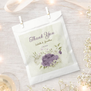 Sacolinha casamento mauve de flores brancas verde
