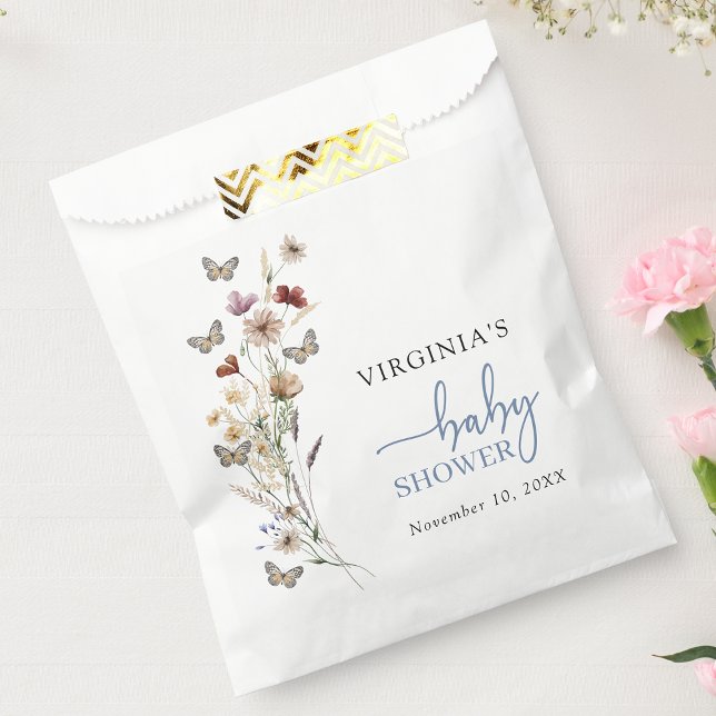 Sacolinha Chá de fraldas de flor selvagem azul (Dusty Blue Boho Wildflower Baby Shower Favor Bag with Butterflies by Painted Paperie
)