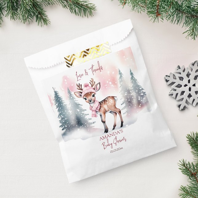 Sacolinha Chá de fraldas de inverno obrigado rosa-rosa (Winter baby shower thank you favor bag cute deer wearing pink winter hat and scarf personalized bag)