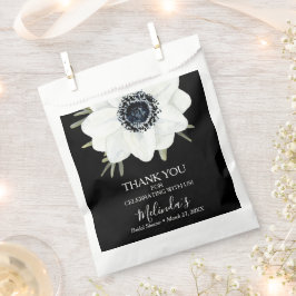 Sacolinha Chá de panela Floral Branco e Preto de Aquarela