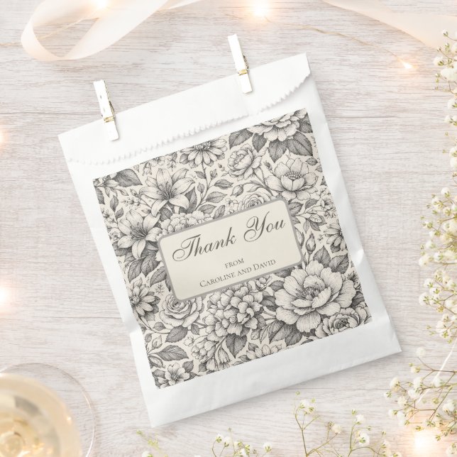 Sacolinha Charcoal Black and White Etched Flowers Classic (Cortado)