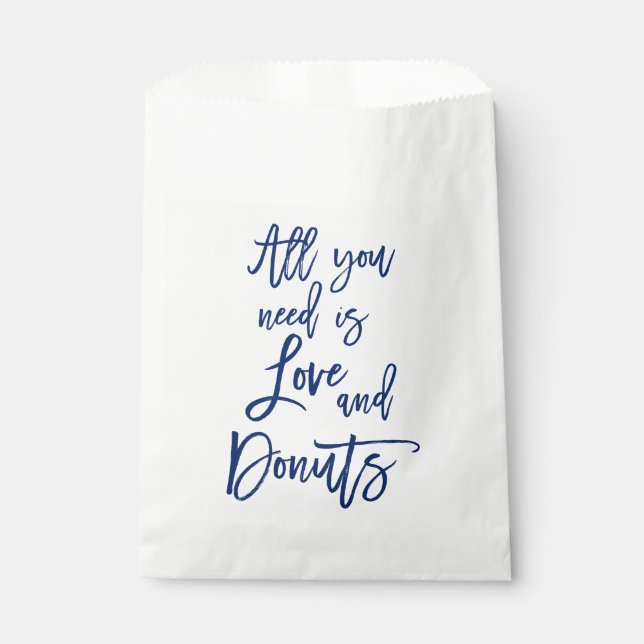 Sacolinha Chic Hand Lettered Tudo que você precisa é amor e  (Frente)