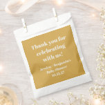 Sacolinha Chuva de Amor Amarela Empoeirada Moderna Personali<br><div class="desc">Agradeça aos seus convidados com estilo com estes Sacos de Favor de Chá de Bebê Amarelo Mostarda, apresentando texto branco elegante em um rico fundo mostarda. Perfeitos para guardar guloseimas, presentes ou pequenos souvenirs, estes sacos personalizáveis são ideais para temas de chá de bebê modernos, boho ou minimalistas. Personalize com...</div>