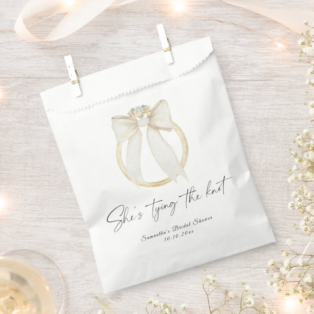 Sacolinha Chuveiro de Noiva Ela está se casando Arco de Noiv (Cortado)