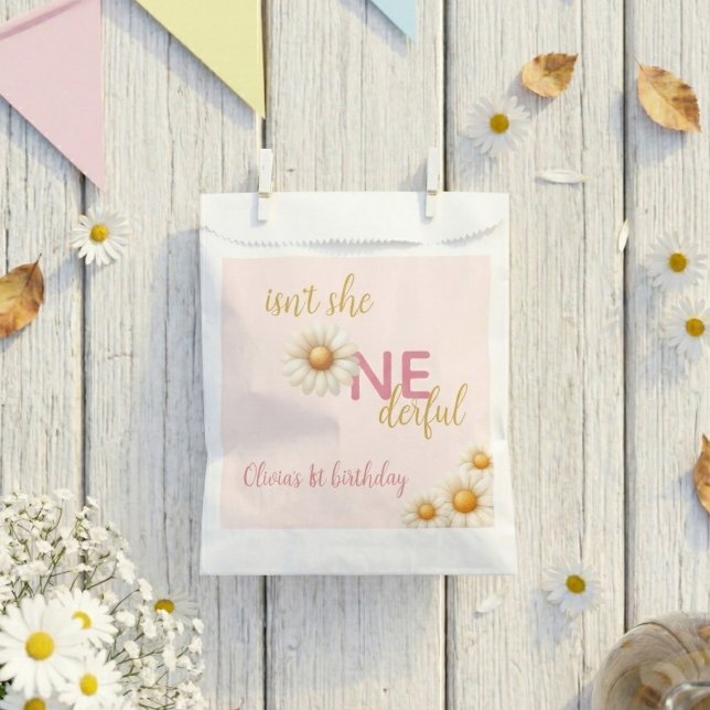 Sacolinha Daisy 1st Birthday Isn't She ONEderful Pink Boho (Daisy 1st Birthday Isn't She ONEderful Pink Boho Favor Bag)