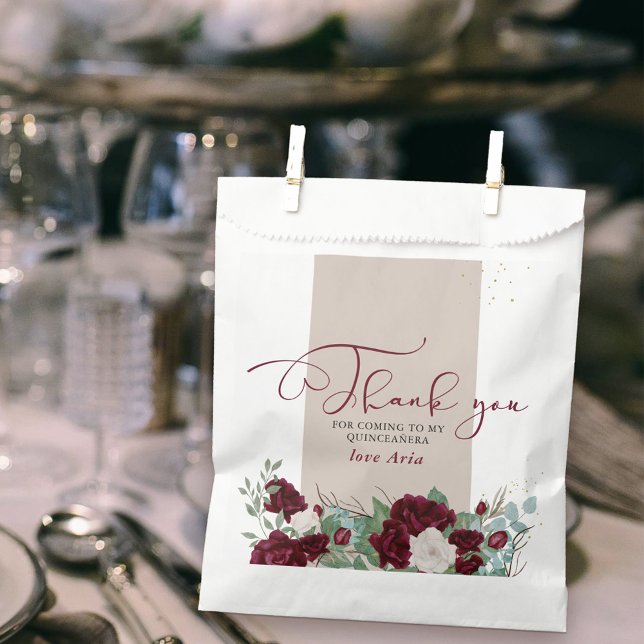 Sacolinha Elegante Rosa Borgonha Vermelha e Marfim Obrigado (Thank you for coming favor bags with sweet calligraphy and border of burgundy red and ivory roses)