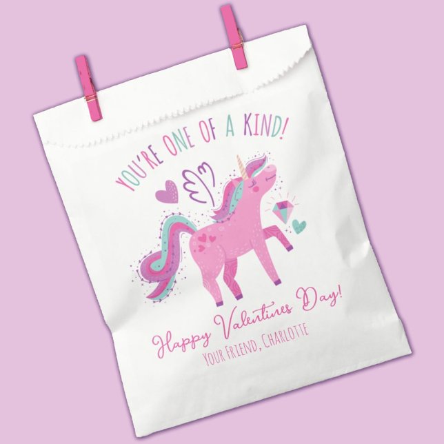 Sacolinha Feliz Dia dos Namorados Feliz, Crianças do Unicórn (A cute Valentine's Day Unicorn Classroom Favor Bag. So fun for a school Valentine's exchange.)