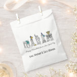 Sacolinha Feliz Hanukkah da Nova Iorque NYC Chanukah<br><div class="desc">Design apresenta uma ilustração original do Nova Iorque "vestido" para a época de férias. Apenas personalize para um presente de feriado ou um favor de festa divertidos. Este design também está disponível em outros produtos. Também estão disponíveis designs de coordenação. Não vê o que está procurando? Entre em contato com...</div>