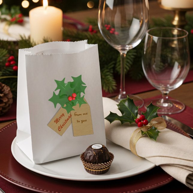Sacolinha Feliz Natal Holly Sprig Personalizado Sprig Favor  (A festive favor bag with space for your to add your name)